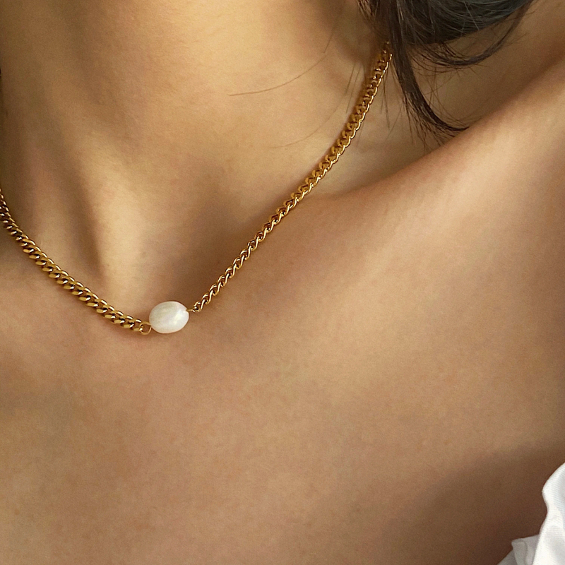 Pearl Outline Necklace