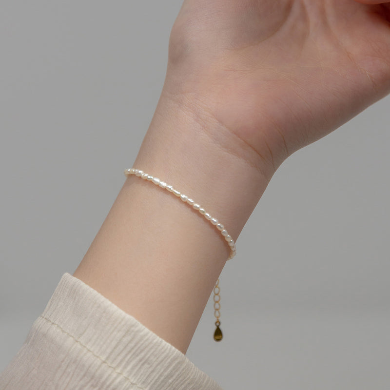 Dainty Pearls Bracelet