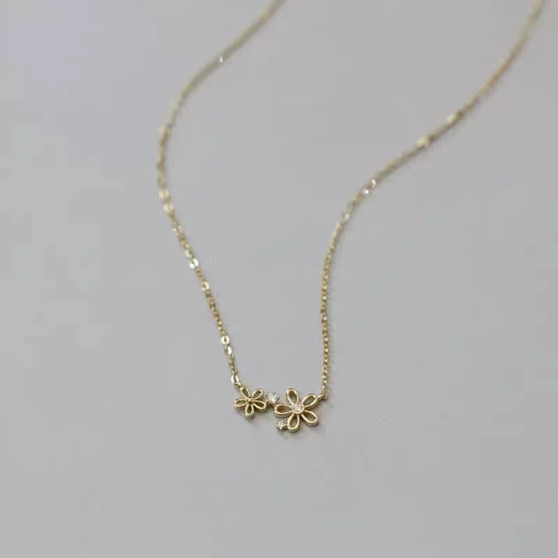 Dainty Flowers Necklace