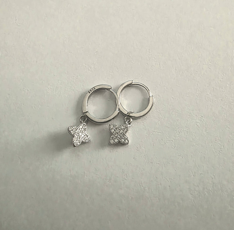 Diamond Clover Huggies